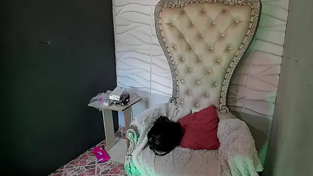 Layla 707 online show from 03-19-26, 06:12