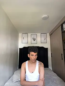 Snapshot of Leo_bunny_hot chatting on 12-09-24, 04:05 Leo bunny hot online show from 12-09-24, 04:05