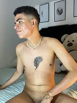 Snapshot of Leo_bunny_hot chatting on 12-12-24, 04:59 Leo bunny hot online show from 12-12-24, 04:59