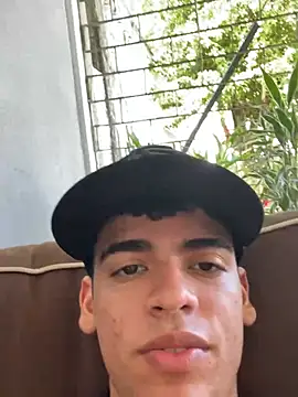 Snapshot of Leo_bunny_hot chatting on 12-28-24, 05:25 Leo bunny hot online show from 12-28-24, 05:25