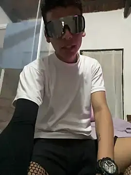 Snapshot of Leo_bunny_hot chatting on 01-10-25, 12:27 Leo bunny hot online show from 01-10-25, 12:27