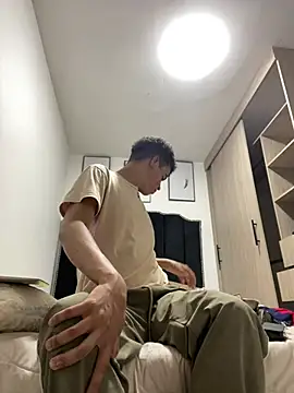 Snapshot of Leo_bunny_hot chatting on 01-28-25, 02:53 Leo bunny hot online show from 01-28-25, 02:53