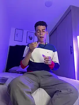 Snapshot of Leo_bunny_hot chatting on 01-29-25, 12:54 Leo bunny hot online show from 01-29-25, 12:54