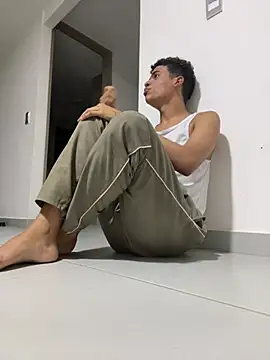 Snapshot of Leo_bunny_hot chatting on 02-01-25, 12:18 Leo bunny hot online show from 02-01-25, 12:18