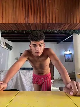 Snapshot of Leo_bunny_hot chatting on 02-13-25, 08:13 Leo bunny hot online show from 02-13-25, 08:13