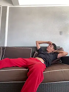 Snapshot of Leo_bunny_hot chatting on 03-21-25, 04:51 Leo bunny hot online show from 03-21-25, 04:51