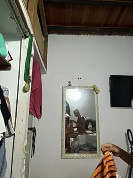 Snapshot of Leo_bunny_hot chatting on 10-10-25, 04:39 Leo bunny hot online show from 10-10-25, 04:39