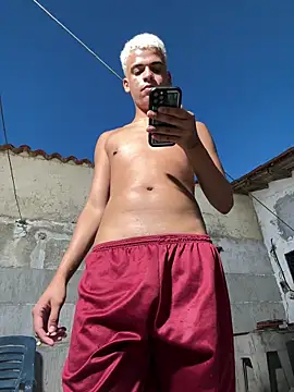 Snapshot of Leo_bunny_hot chatting on 10-11-25, 10:19 Leo bunny hot online show from 10-11-25, 10:19