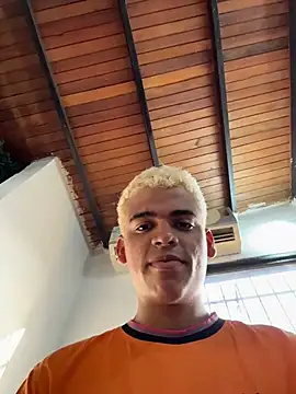 Snapshot of Leo_bunny_hot chatting on 11-01-25, 08:00 Leo bunny hot online show from 11-01-25, 08:00