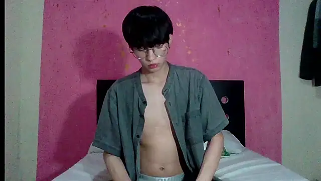 Snapshot of seung_vinblue chatting on 12-04-24, 12:19 seung vinblue online show from 12-04-24, 12:19