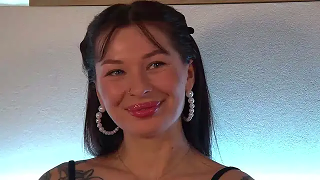 AlexandraBloom online show from 02-21-25, 03:45