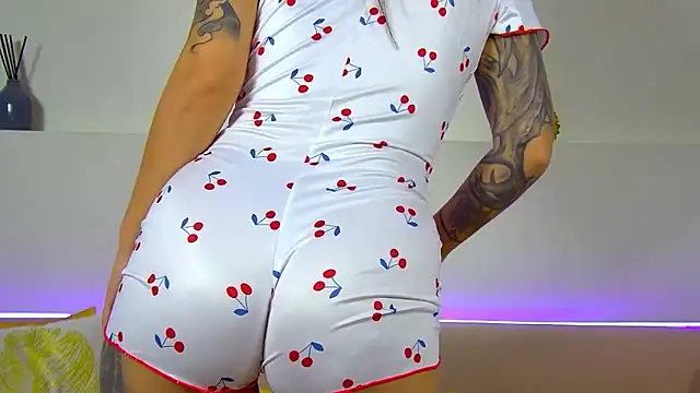 AlexandraBloom online show from 11-03-25, 06:20