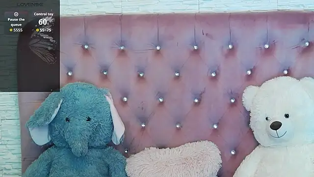 Snapshot of SophiaStarr chatting on 10-08-25, 07:55 SophiaStarr online show from 10-08-25, 07:55