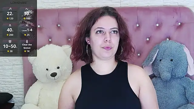 Snapshot of SophiaStarr chatting on 10-17-25, 05:26 SophiaStarr online show from 10-17-25, 05:26