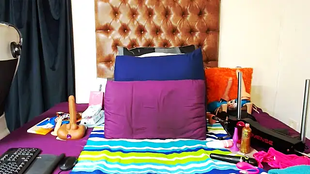 Hotxbums22 online show from 03-19-26, 07:51