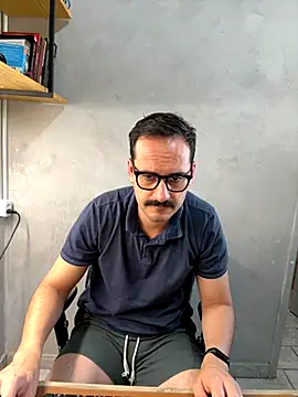 Snapshot of Superdad chatting on 10-06-25, 05:10 Superdad online show from 10-06-25, 05:10