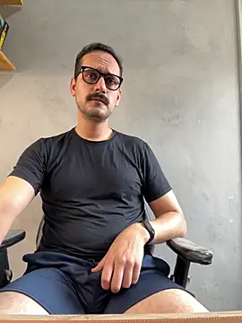 Snapshot of Superdad chatting on 10-13-25, 01:44 Superdad online show from 10-13-25, 01:44