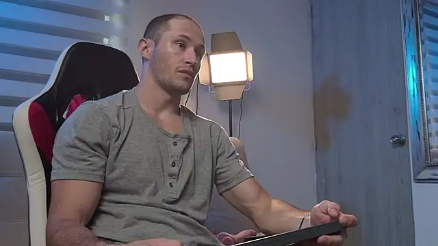AxelFairchaild online show from 05-02-26, 01:38