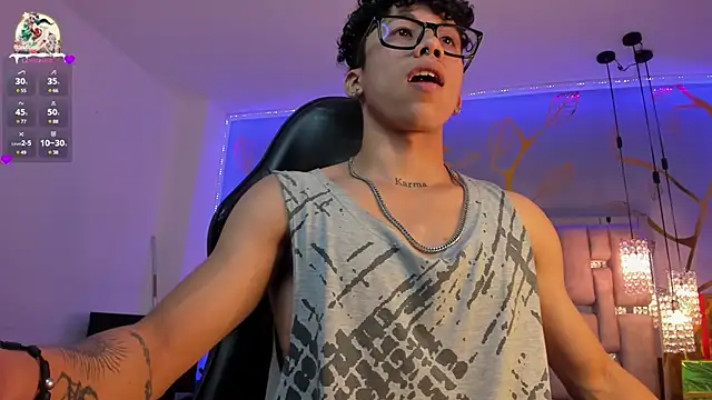 AkazaBoy  online show from 12-31-24, 07:40