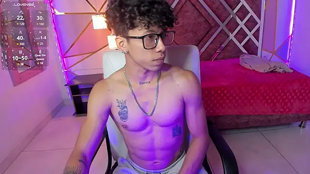 AkazaBoy  online show from 02-01-25, 04:24