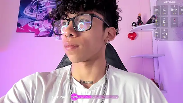 AkazaBoy  online show from 09-21-25, 04:03