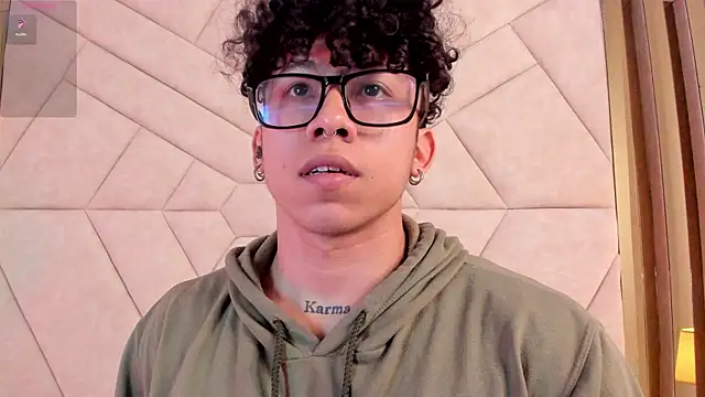 AkazaBoy  online show from 10-20-25, 04:24