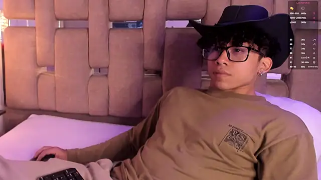 AkazaBoy  online show from 11-18-25, 04:39