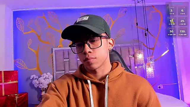 AkazaBoy  online show from 12-16-25, 04:06