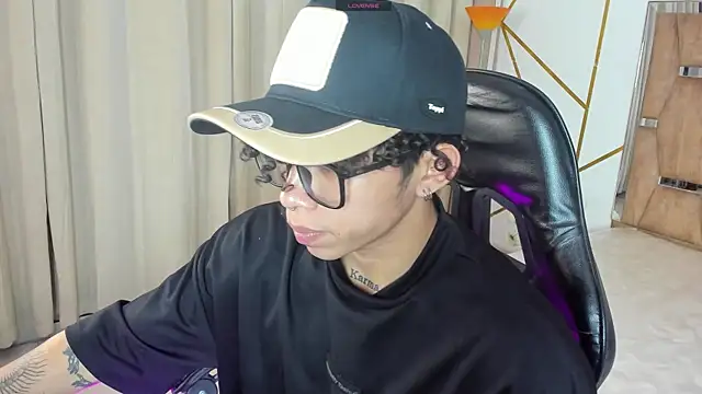 AkazaBoy  online show from 05-06-26, 05:35