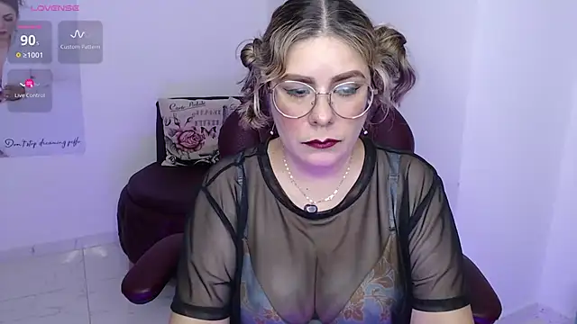 Snapshot of Serenay_ chatting on 02-13-25, 11:26 Serenay online show from 02-13-25, 11:26