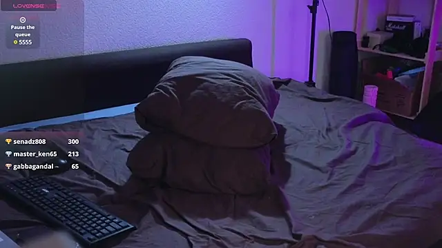 Snapshot of Space_X_Roxy_ chatting on 01-12-25, 07:53 Space X Roxy online show from 01-12-25, 07:53