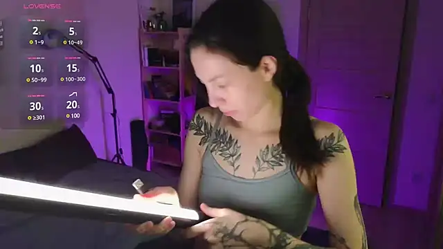 Snapshot of Space_X_Roxy_ chatting on 01-13-25, 07:53 Space X Roxy online show from 01-13-25, 07:53