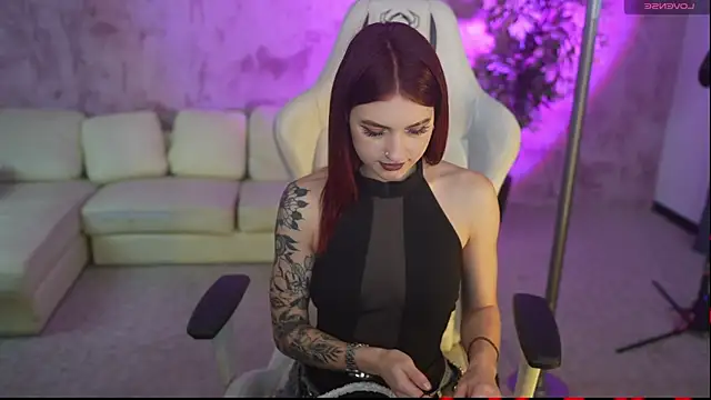 Magnetic Mia  online show from 12-03-25, 03:47