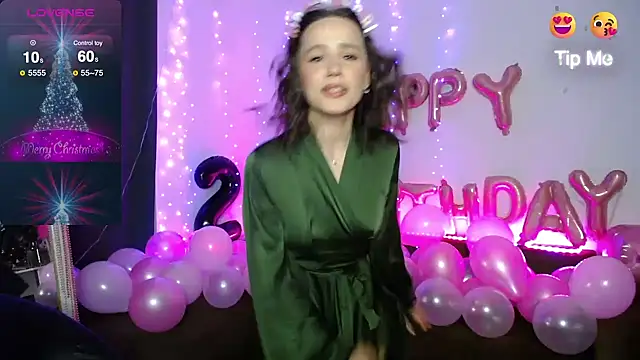 Snapshot of Emillias chatting on 12-10-24, 03:12 Emillias online show from 12-10-24, 03:12
