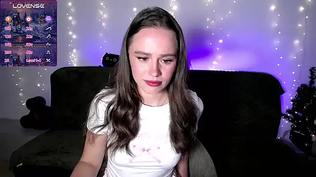 Snapshot of Emillias chatting on 12-18-24, 09:51 Emillias online show from 12-18-24, 09:51