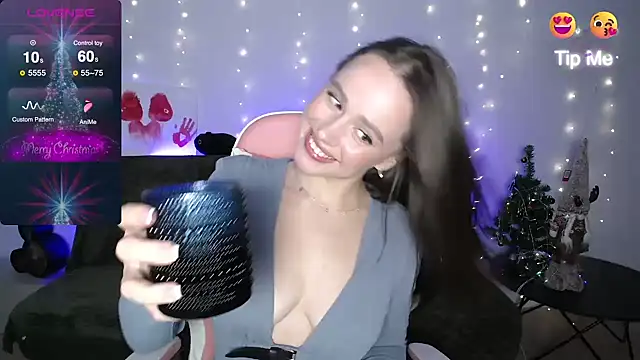 Snapshot of Emillias chatting on 12-31-24, 10:12 Emillias online show from 12-31-24, 10:12