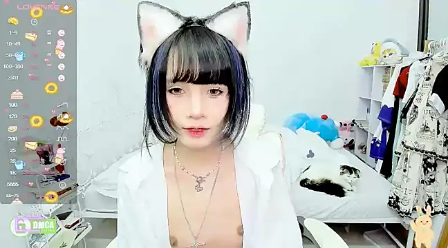 Snapshot of RassieRaph chatting on 01-08-25, 11:19 RassieRaph online show from 01-08-25, 11:19