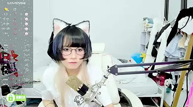Snapshot of RassieRaph chatting on 03-10-25, 04:03 RassieRaph online show from 03-10-25, 04:03
