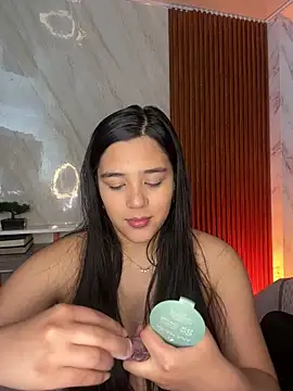floriamANDjazmin online show from 05-05-26, 07:11
