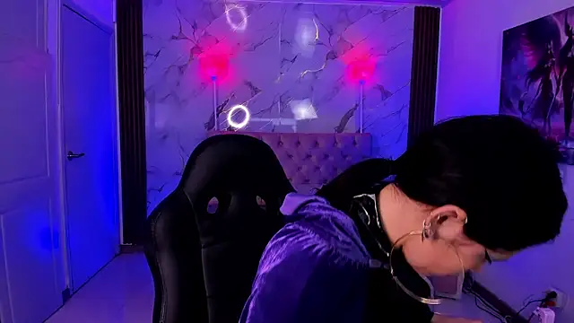 AuroraDiaz online show from 11-21-25, 08:07