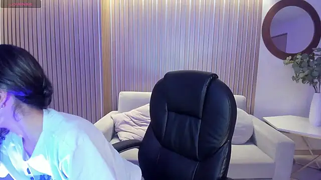 Snapshot of TaraLawrence chatting on 02-28-25, 03:37 TaraLawrence online show from 02-28-25, 03:37