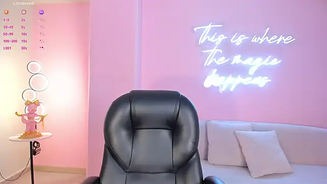 Snapshot of TaraLawrence chatting on 03-02-25, 05:36 TaraLawrence online show from 03-02-25, 05:36