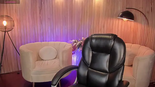 Snapshot of TaraLawrence chatting on 03-20-25, 03:02 TaraLawrence online show from 03-20-25, 03:02