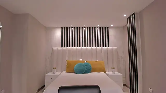 Snapshot of TaraLawrence chatting on 09-22-25, 12:56 TaraLawrence online show from 09-22-25, 12:56