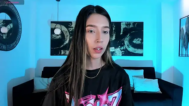 Snapshot of TaraLawrence chatting on 09-24-25, 03:43 TaraLawrence online show from 09-24-25, 03:43