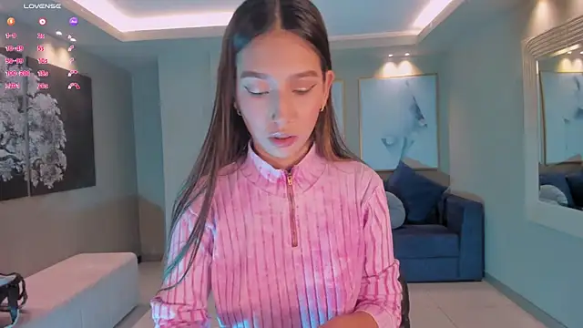 Snapshot of TaraLawrence chatting on 10-18-25, 04:48 TaraLawrence online show from 10-18-25, 04:48