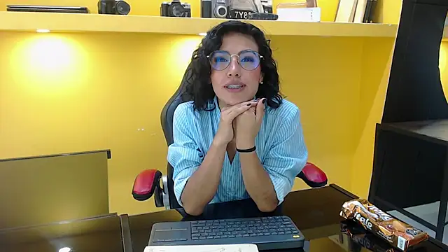 LeeThompson  online show from 12-19-24, 08:23