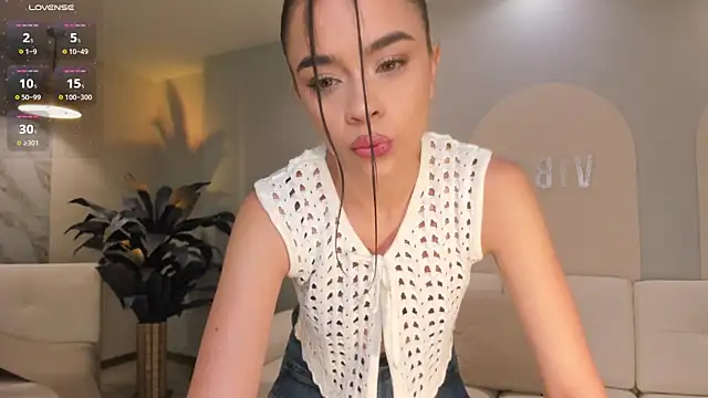 Snapshot of AlanaCraft chatting on 09-18-25, 12:29 AlanaCraft online show from 09-18-25, 12:29