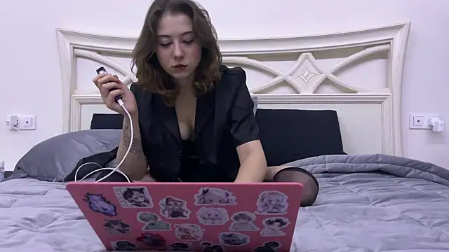 misswishh  online show from 12-17-24, 07:48