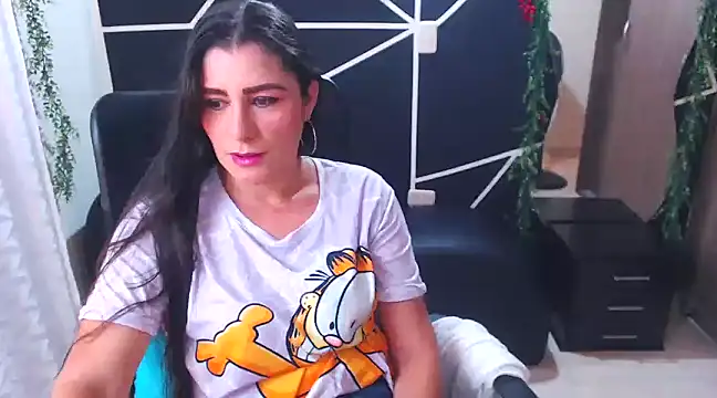 Snapshot of LUCY_LI chatting on 03-05-25, 06:12 LUCY LI online show from 03-05-25, 06:12